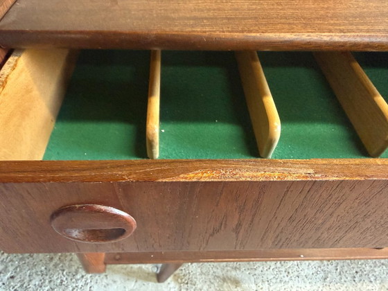 Mid-Century Modern Teak Sideboard (1960s) – Wood (photo 9 of 10)