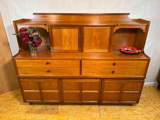 Image 1 of Credenza alta in teak vintage retrò di metà secolo di Nathan 1960-1970 Design eccezionalmente raro e insolito | Pezzo forte