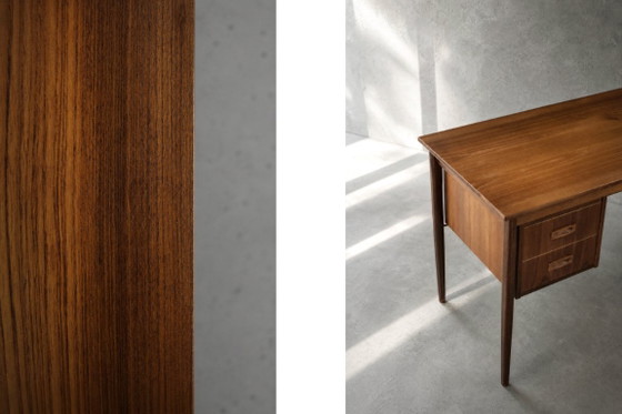Image 1 of Scrivania vintage in teak stile scandinavo moderno di metà secolo con cassetti, anni '60