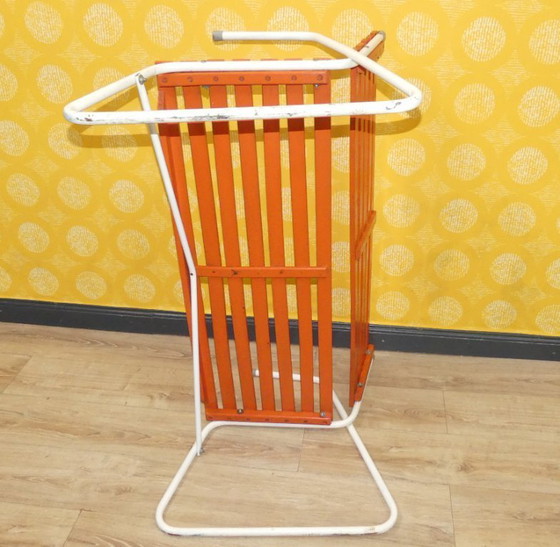 Image 1 of Vintage jaren 60 bankje originele tuinbank oranje tuin veranda café interieur bank metaal hout retro midden eeuw