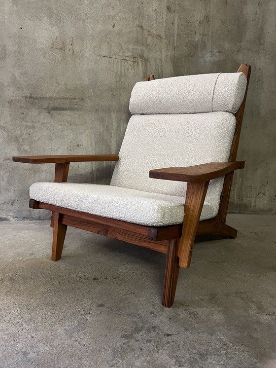 Image 1 of Poltrona e pouf GE-375 di Hans J. Wegner per Getama in teak