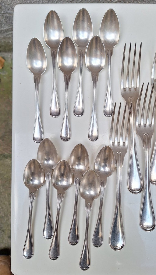 Parte di un set di posate argentate Christofle