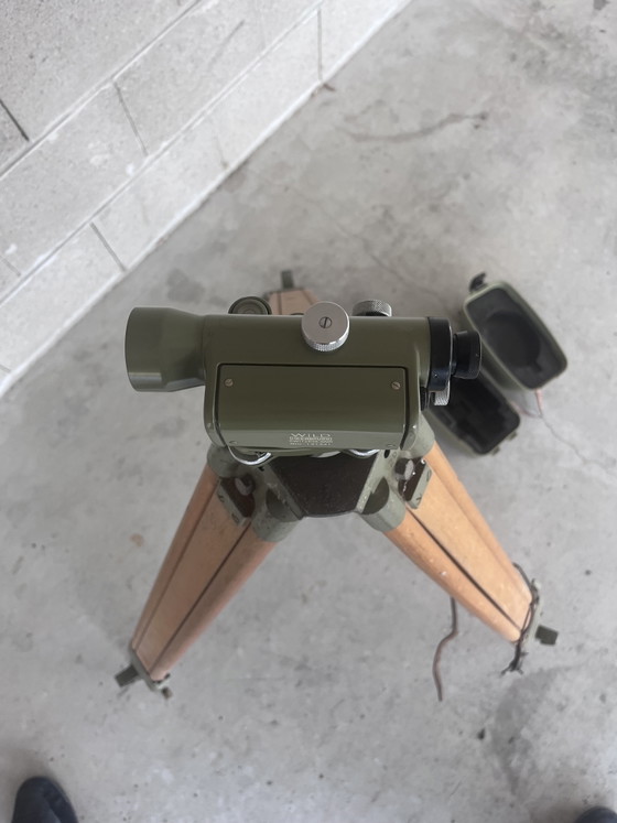 Vintage Wild Heerbrugg N10-141341 – Spirit level + tripod + original case – Decorative Objects, Metal, Wood (photo 10 of 14)