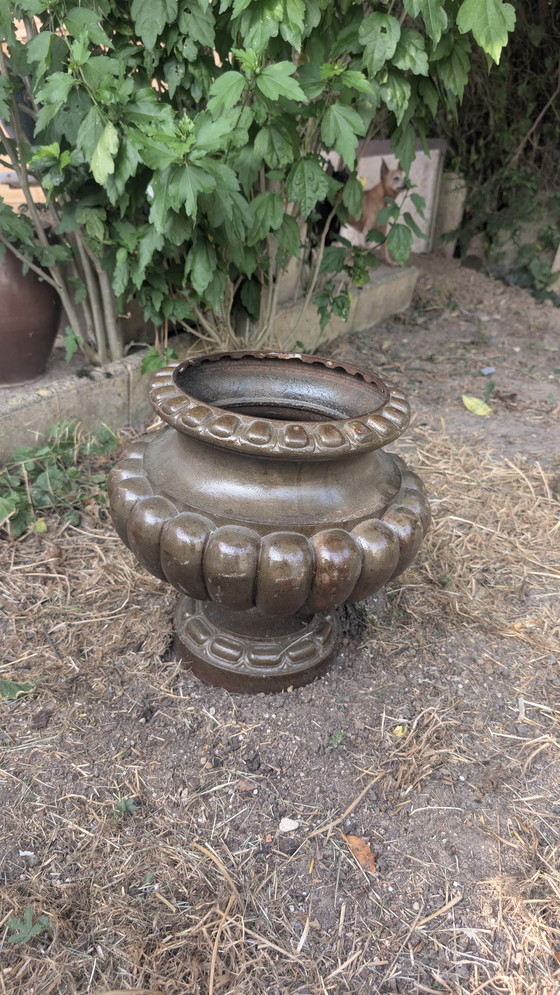 Image 1 of Jarrón Medici de hierro fundido con gallones de Alfred CORNEAU en Charleville siglo XIX