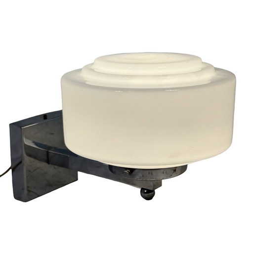 Art deco - Gispen - Lampada da parete con vetro opalino e montatura cromata - Stepped / trapkap