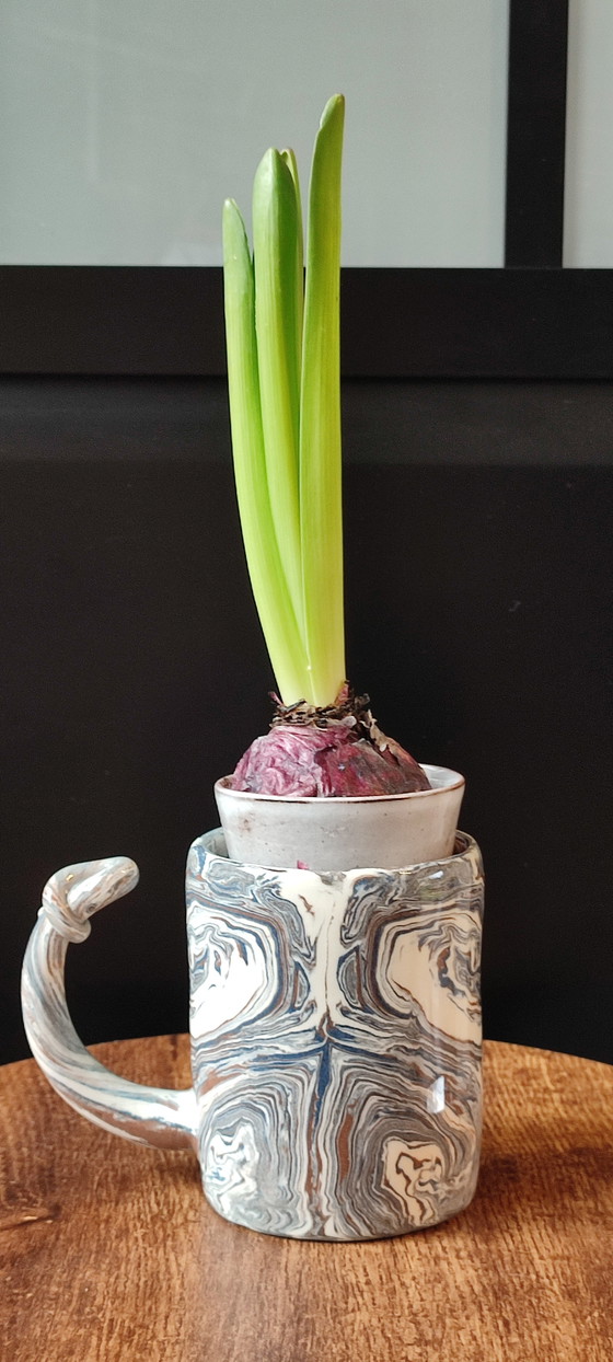 Image 1 of Handcrafted ceramic mug with marbled decoration, one of a kind.