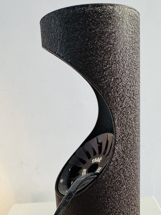 Image 1 of D-2138 LÁMPARA DE MESA CON IMÁN DE RAAK AMSTERDAM, PAÍSES BAJOS, años 80