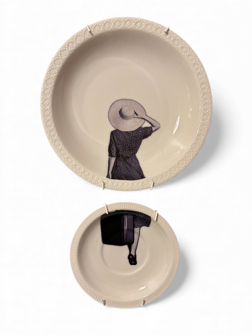 Vintage Wandbord Vrouw met Koffer 