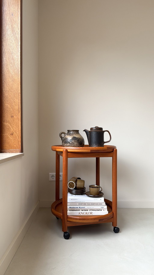Chariot de service rond vintage danois en teck / chariot de service