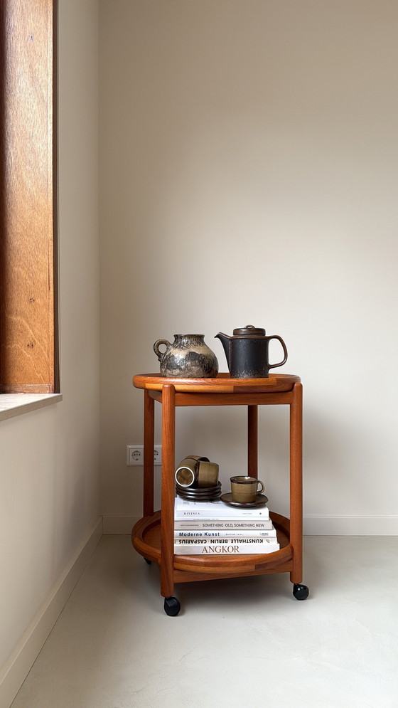 Image 1 of Vintage Deense teak houten ronde trolley / serveerwagen 