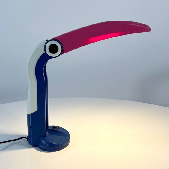 Image 1 of Lampe Toucan Bleu et Rose par H.T. Huang pour Huanglite, années 1980