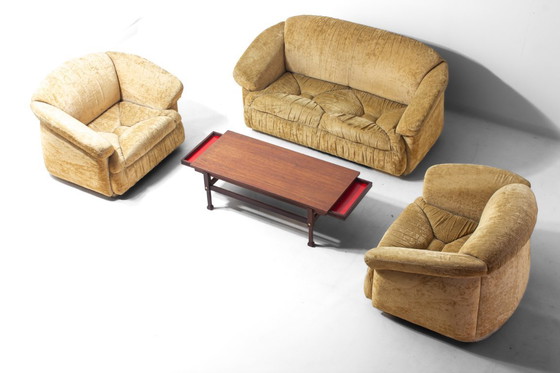 Image 1 of Een paar Italiaanse loungestoelen in beige fluweel, jaren 70.