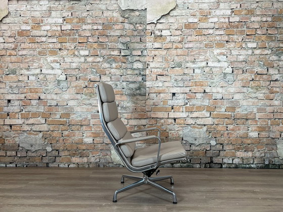 Vitra EA222 Soft Pad – Armchairs, Leather (photo 7 of 15)