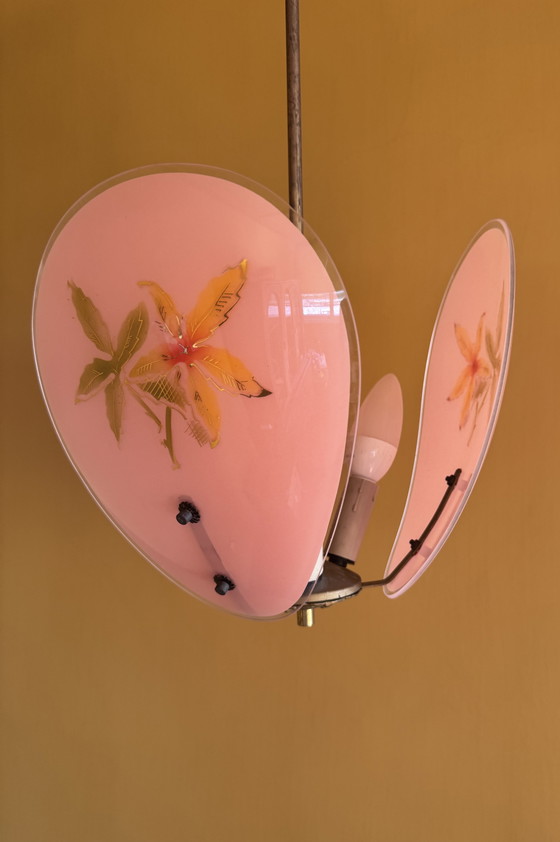 Image 1 of Lustre vintage des années 1960 en verre rose décoré de motifs floraux