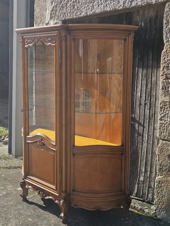 Image 1 of Franse vintage glazen vitrinekast - Kersenhouten vitrine - Louis XV-stijl - jaren 70