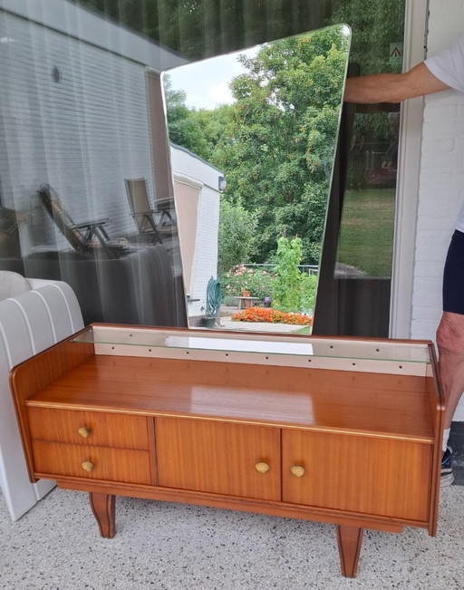 2 tables de chevet et 1 coiffeuse