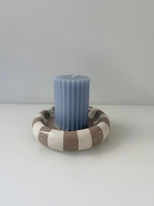 Keramik-Kerzenhalter mit taupefarbenen Streifen – 17 cm