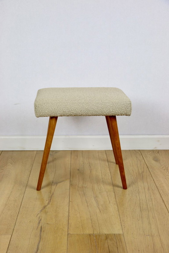 Taburete de bouclé color beige con patas redondas de haya - 2 unidades disponibles – Axel Concept, Wood (photo 2 of 8)