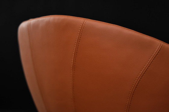 Image 1 of Fauteuil pivotant orange de style scandinave moderne vintage des années 1960