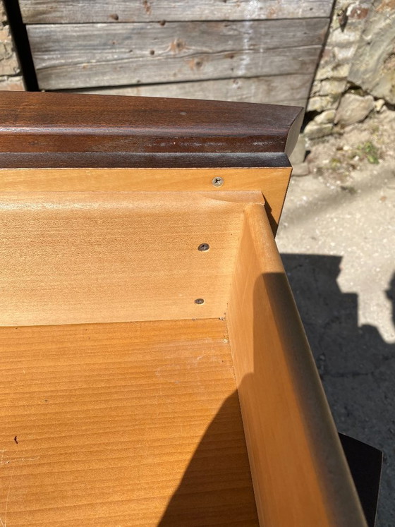 Image 1 of Vintage ladekast uit de jaren 70 van massief iepenhoutfineer met 3 lades.