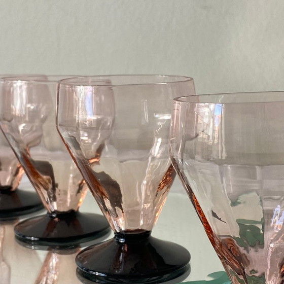 6 kleine Art-Deco-Wein- oder Wassergläser mit Stiel in Rosa und Schwarz, 7 cl – Gläser & Karaffe, Glass (photo 3 of 9)