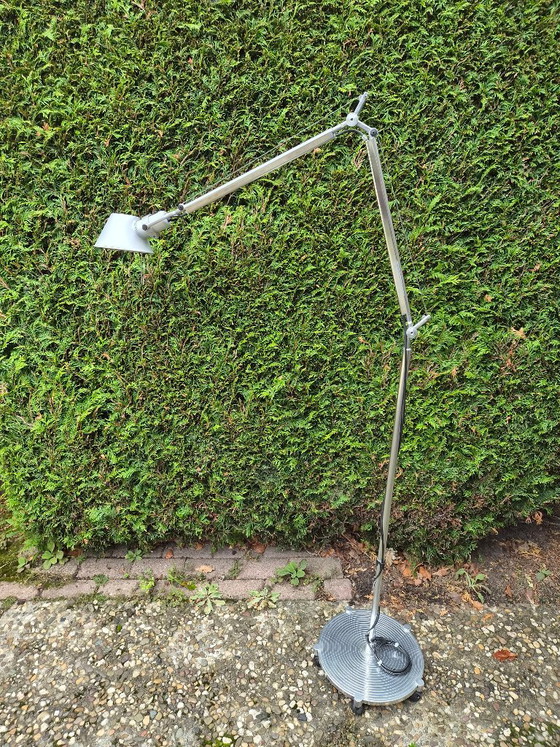 Artemide Tolomeo Terra con anello ruote originale – Lampade da terra, Metal, Aluminium (photo 3 of 8)