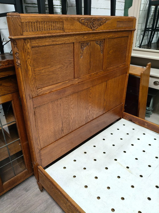 Vintage Bed – Wood (photo 7 of 9)