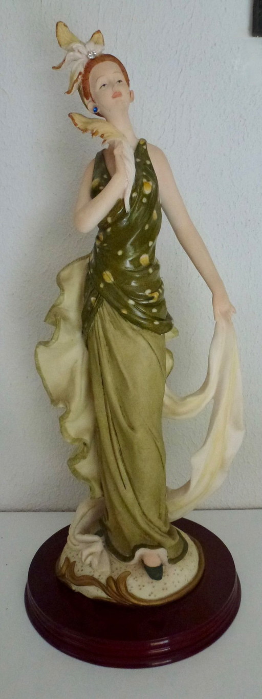 Sculpture by Giuseppe Armani, named “Samantha”.