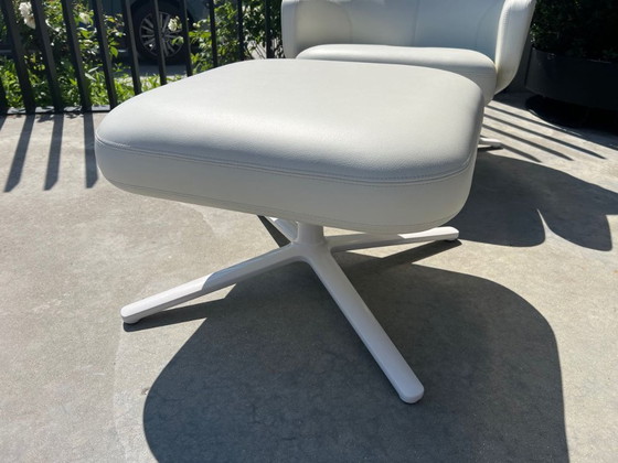 Image 1 of Vitra Grand repos met ottoman