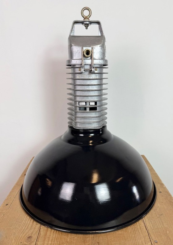 Image 1 of Grote industriële hanglamp van zwart emaille van Philips, jaren 60.