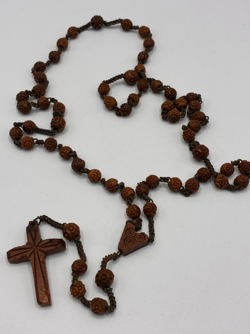 Antiker geschnitzter Rosenkranz aus Holz – frühes 20. Jahrhundert – decoratieve objecten, Wood (photo 2 of 2)