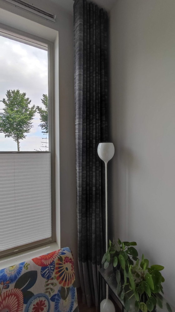 Image 1 of Zwischen den Vorhängen 3mx3m20