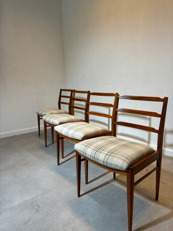 Ensemble de quatre chaises McIntosh vintage – Chaises de salle à manger (photo 3 of 5)