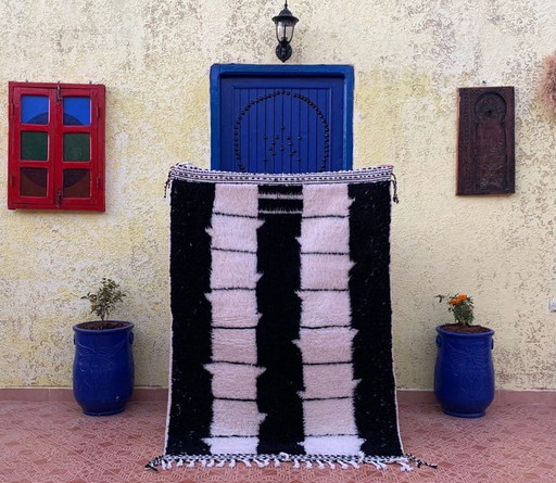 Tapis en laine pure tissé main traditionnelle artisanale noir et blanc 2/3 m – Aime Té (photo 2 of 8)