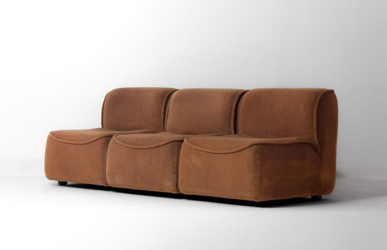 Image 1 of Canapé modulaire futuriste