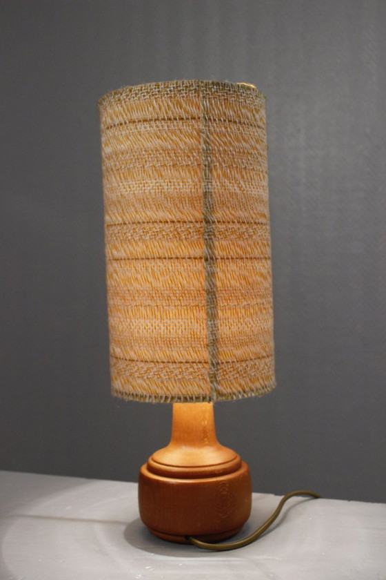 Image 1 of Vintage tafellamp in Scandinavische stijl, gedraaid hout en stof, jaren 70.