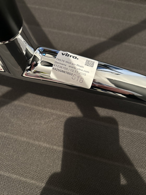 NEU Vitra Eames 124 & 125 Anthrazitgrau – Stühle und Loungesessel, Textile, Metal (photo 4 of 7)