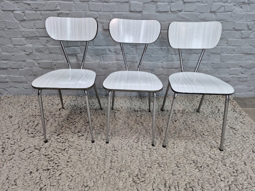 Set di 3 Sedie da Cucina Design Vintage di Brabantia, Formica Striata Bianca, Paesi Bassi, Anni '60 (photo 2 of 8)