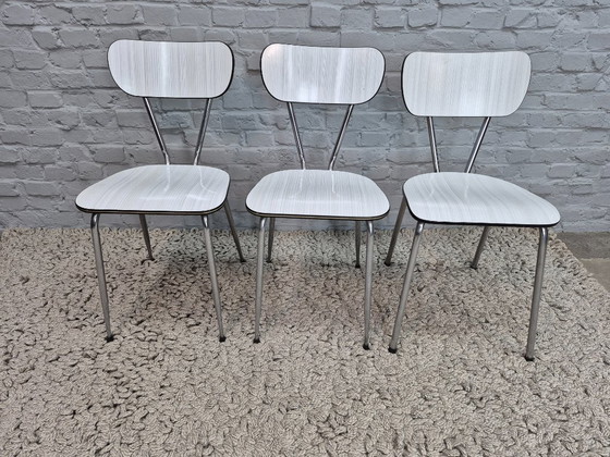 Set di 3 Sedie da Cucina Design Vintage di Brabantia, Formica Striata Bianca, Paesi Bassi, Anni '60 (photo 2 of 8)