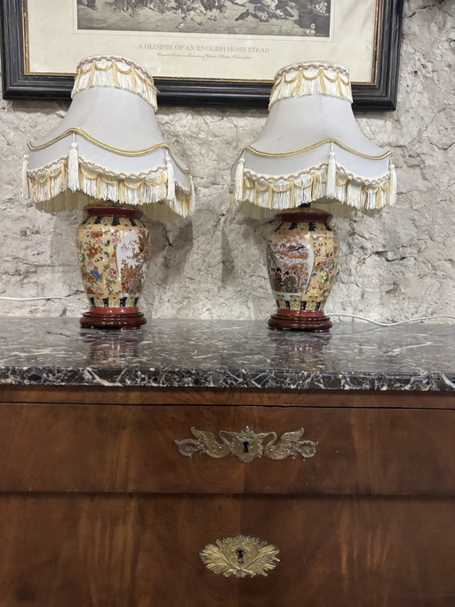 Set di 2 lampade da tavolo in porcellana stile Satsuma con paralumi sfrangiati