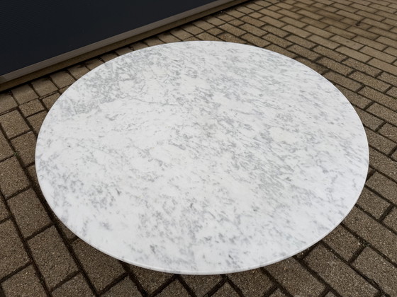 Image 1 of Originele Knoll Tulip Salontafel Eero Saarinen in Carrara marmer