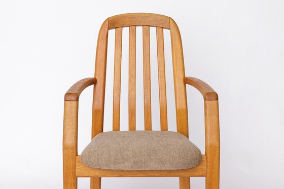 Image 1 of 4 Poltrone Dyrlund vintage in quercia, anni '70 | Sedie da pranzo danesi di metà secolo, rivestimento grigio chiaro | 5 disponib
