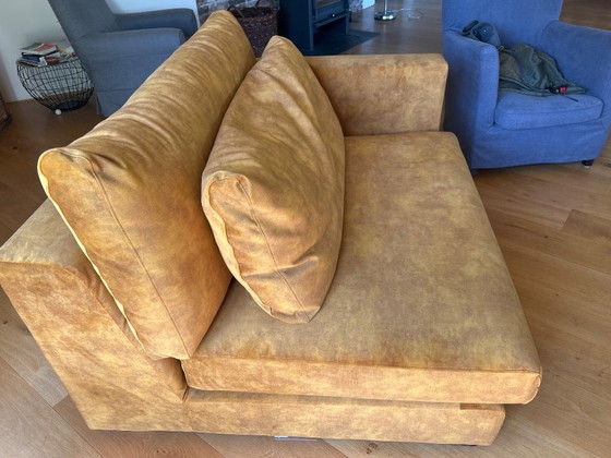 Image 1 of Beautiful new Ravenia sofa