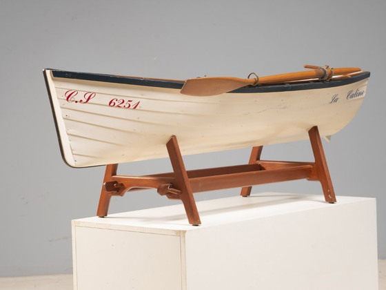 Image 1 of Mesa de centro con forma de barco y tablero de cristal, diseño contemporáneo (posterior al año 2000)