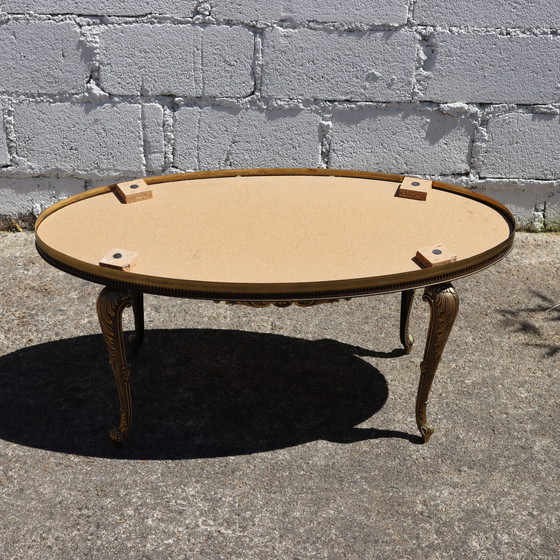 Image 1 of Table basse ovale française en marbre d'onyx et laiton - Table de salon - Table de cocktail - Style Louis XV- 70s