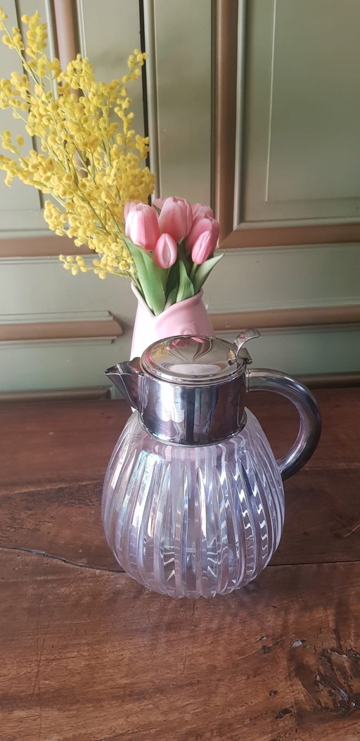 Vintage glazen en metalen sinaasappelsapkan uit de jaren 60.