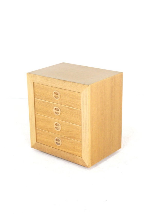 Image 1 of Ensemble de 2 tables de chevet en chêne vintage