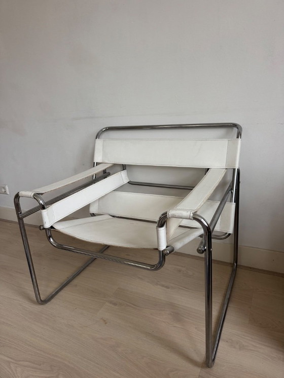 Image 1 of wasilly lounge chair white leather