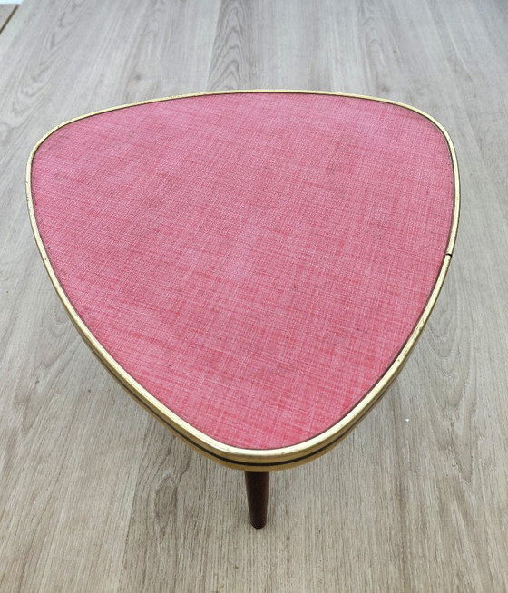 Image 1 of Mesa de centro de los años 50 con tapa rosa