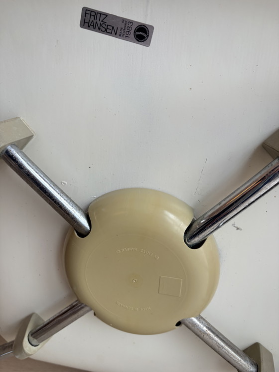 Image 1 of 2x Fritz Hansen Butterfly Chair bianca